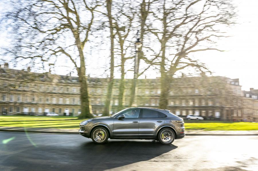  Porsche Cayenne E-Hybrid Coupe 2019 года  (UK) (фото 32 из 33)